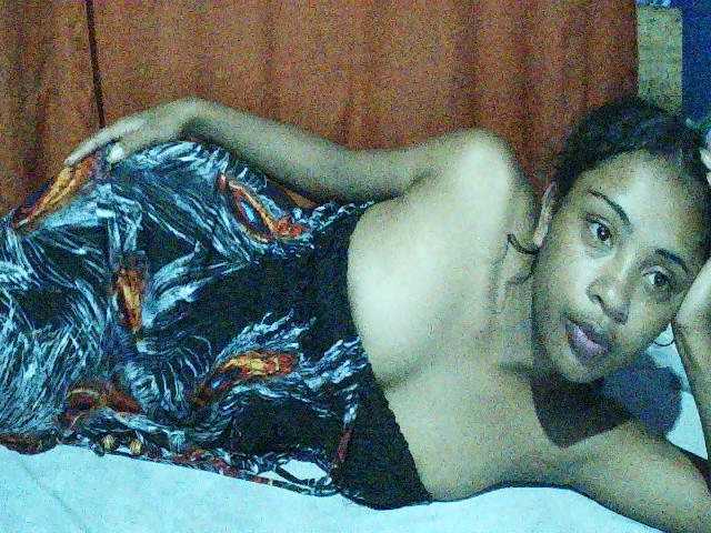 TriciaBella's BongaCams show and profile