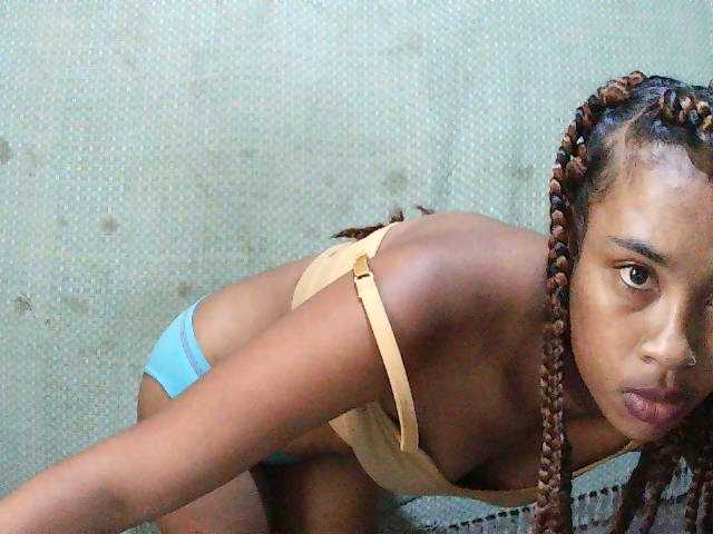 TriciaBella's BongaCams show and profile