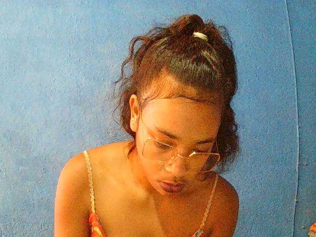 TriciaBella's BongaCams show and profile