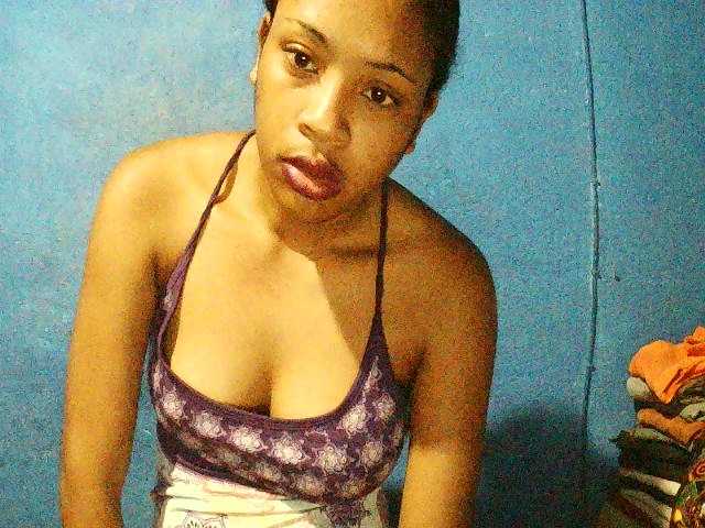 TriciaBella's BongaCams show and profile