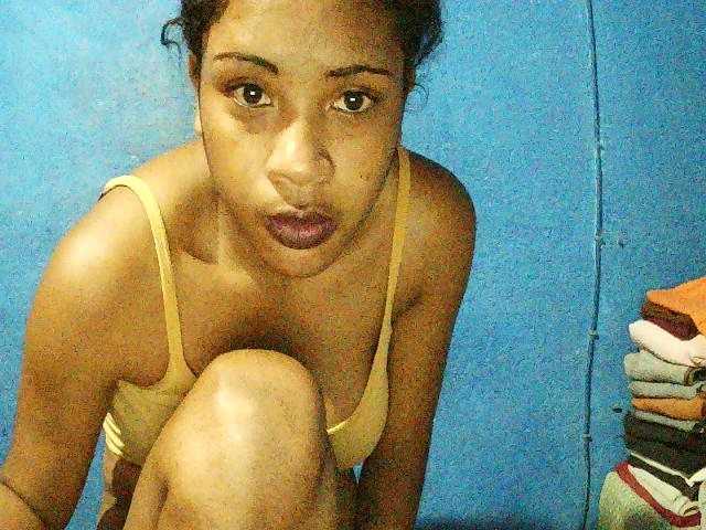 TriciaBella's BongaCams show and profile