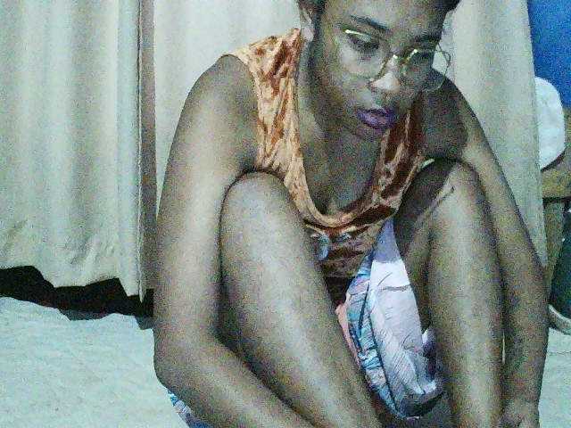 TriciaBella's BongaCams show and profile