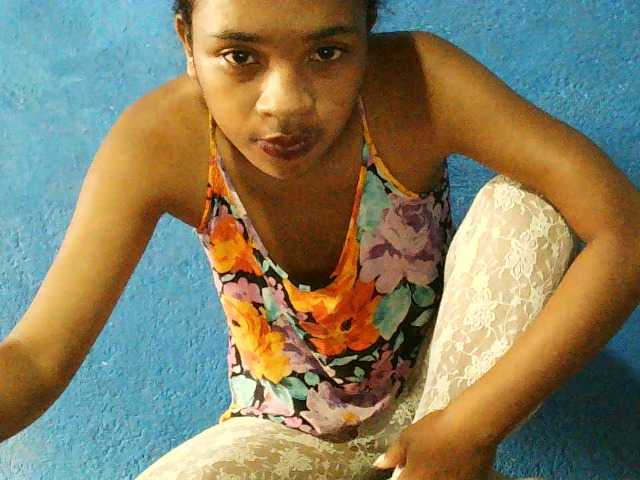 TriciaBella's BongaCams show and profile