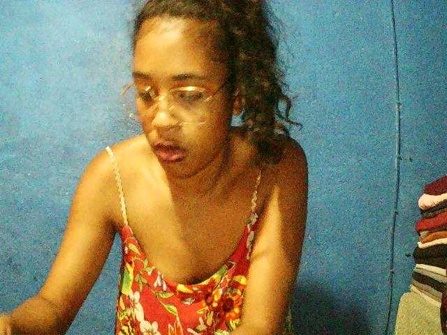 TriciaBella's BongaCams show and profile