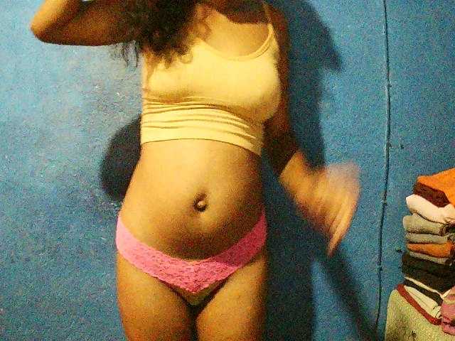 TriciaBella's BongaCams show and profile