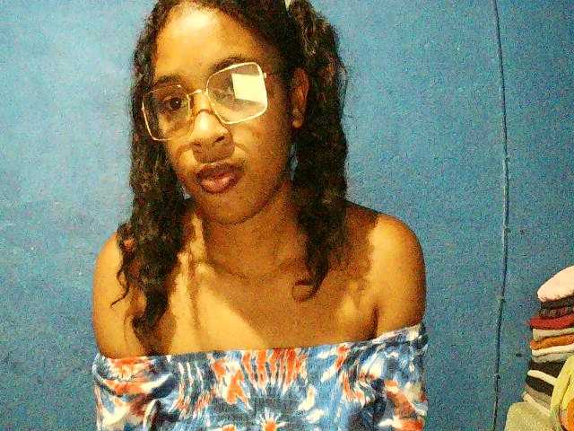 TriciaBella's BongaCams show and profile