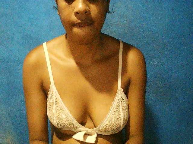 TriciaBella's BongaCams show and profile