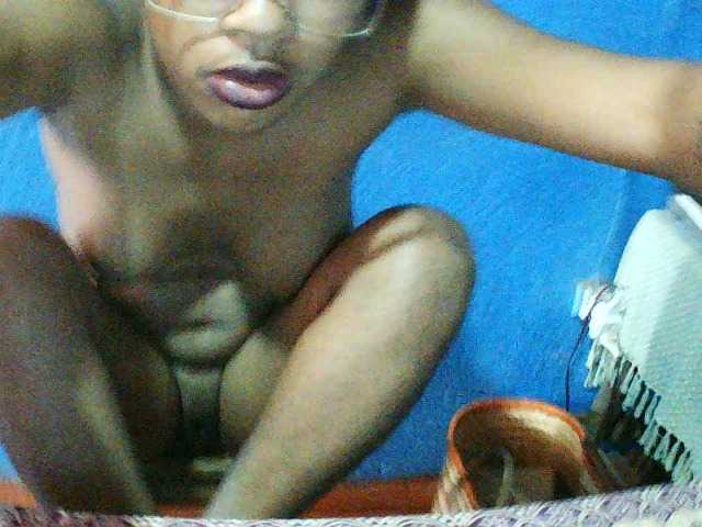 TriciaBella's BongaCams show and profile