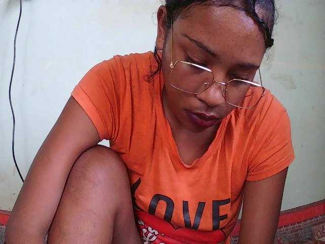 TriciaBella's BongaCams show and profile