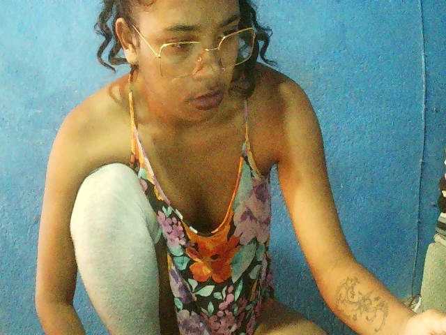 TriciaBella's BongaCams show and profile