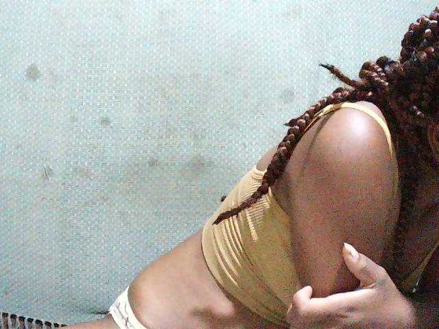 TriciaBella's BongaCams show and profile