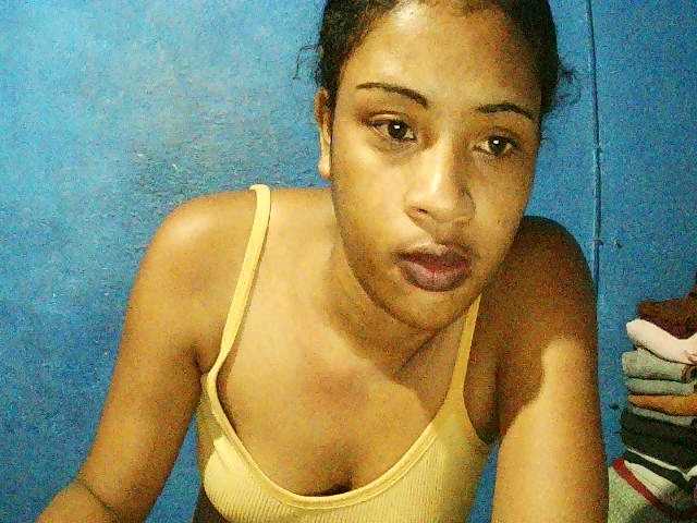 TriciaBella's BongaCams show and profile