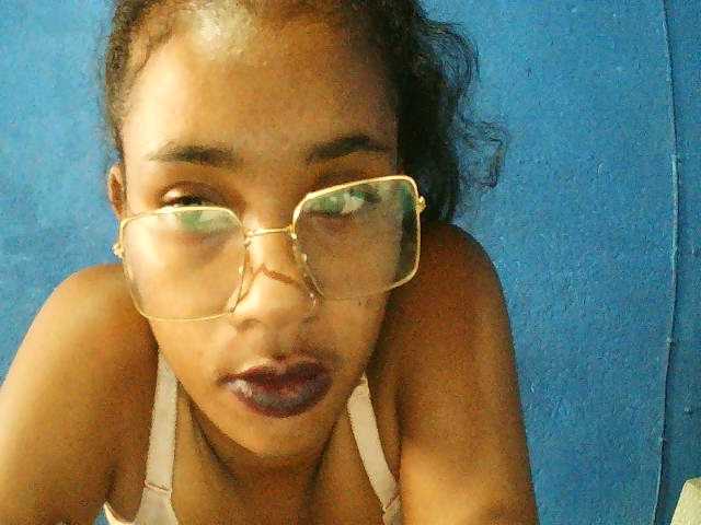 TriciaBella's BongaCams show and profile