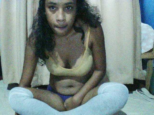 TriciaBella's BongaCams show and profile