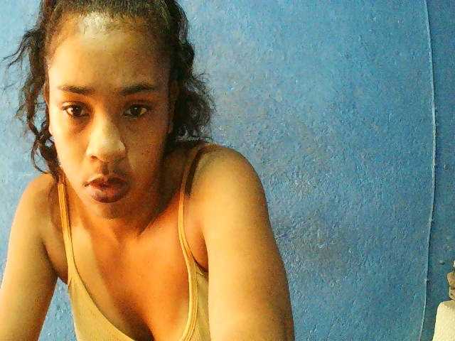 TriciaBella's BongaCams show and profile