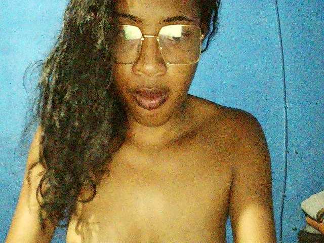 TriciaBella's BongaCams show and profile