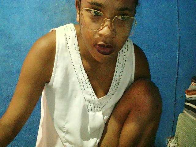 TriciaBella's BongaCams show and profile