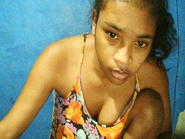 TriciaBella's BongaCams show and profile