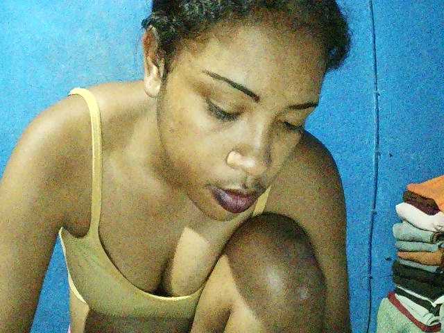 TriciaBella's BongaCams show and profile