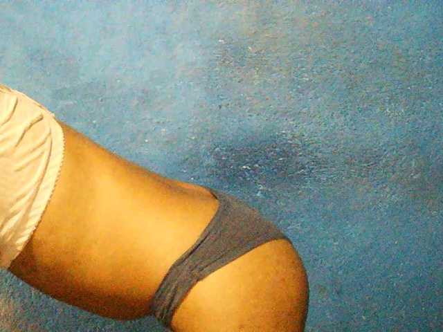 TriciaBella's BongaCams show and profile