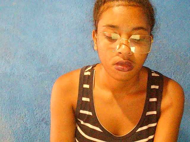 TriciaBella's BongaCams show and profile