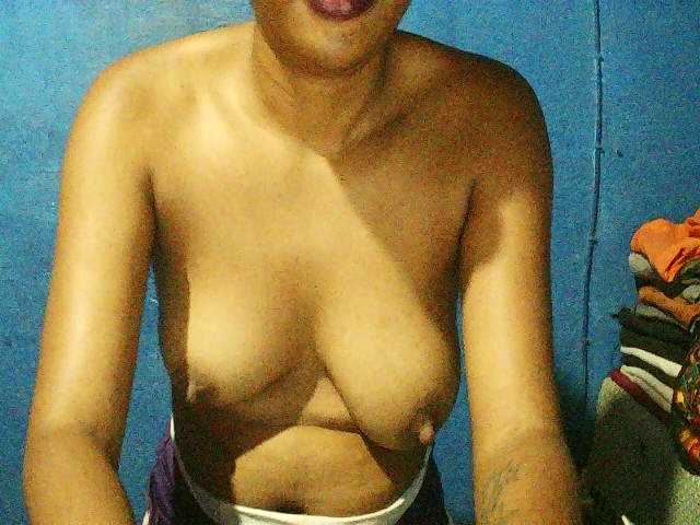 TriciaBella's BongaCams show and profile