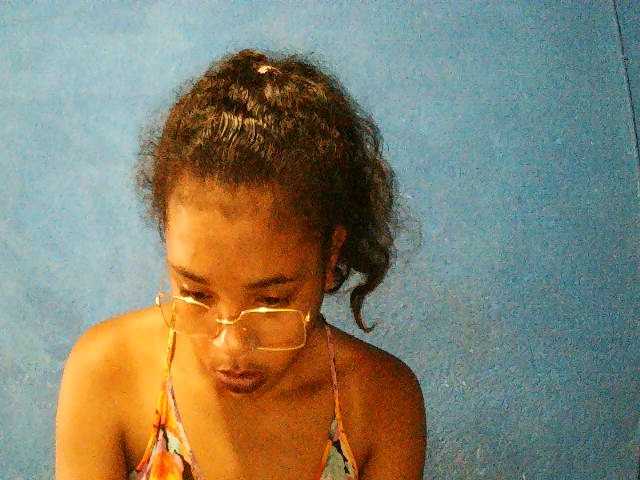 TriciaBella's BongaCams show and profile