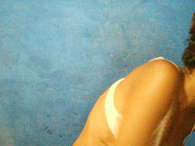 TriciaBella's BongaCams show and profile