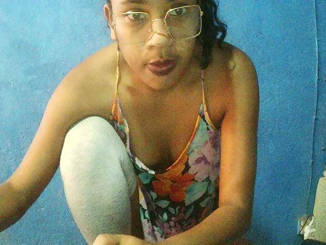 TriciaBella's BongaCams show and profile