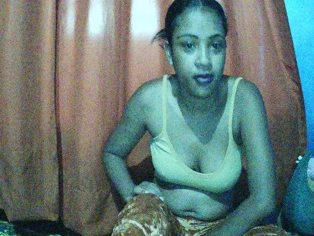 TriciaBella's BongaCams show and profile