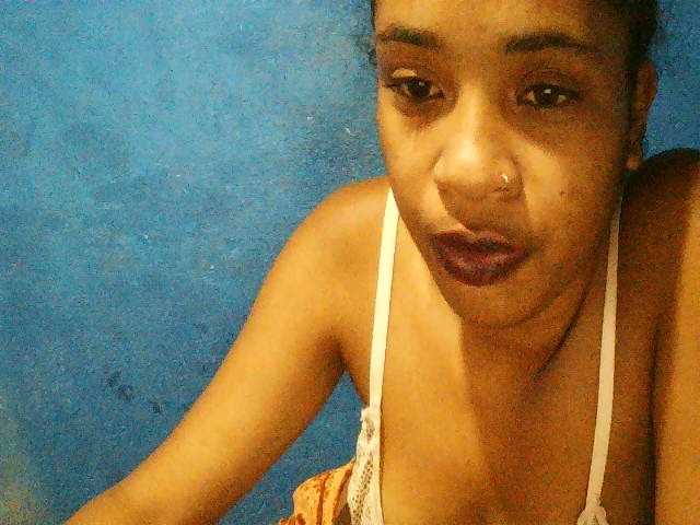 TriciaBella's BongaCams show and profile