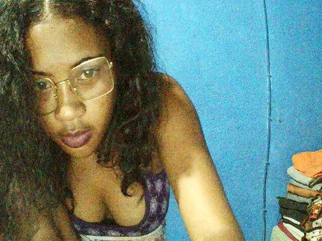 TriciaBella's BongaCams show and profile