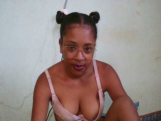 TriciaBella's BongaCams show and profile