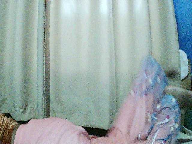 TriciaBella's BongaCams show and profile