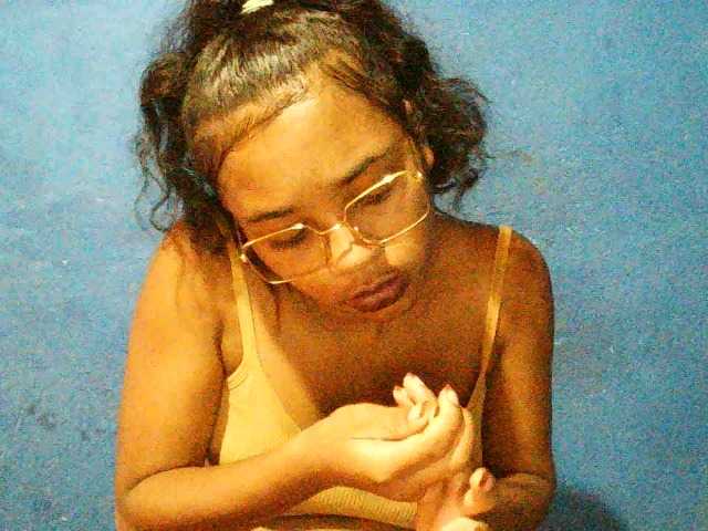 TriciaBella's BongaCams show and profile