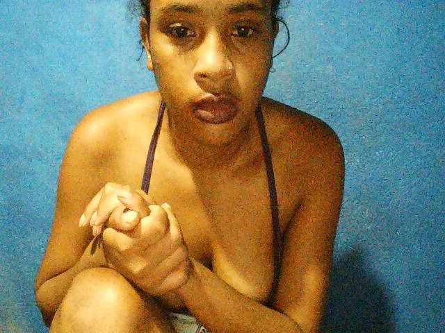 TriciaBella's BongaCams show and profile