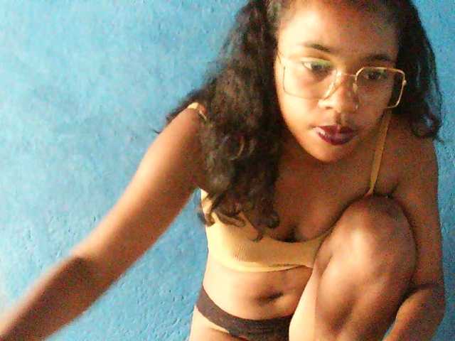 TriciaBella's BongaCams show and profile