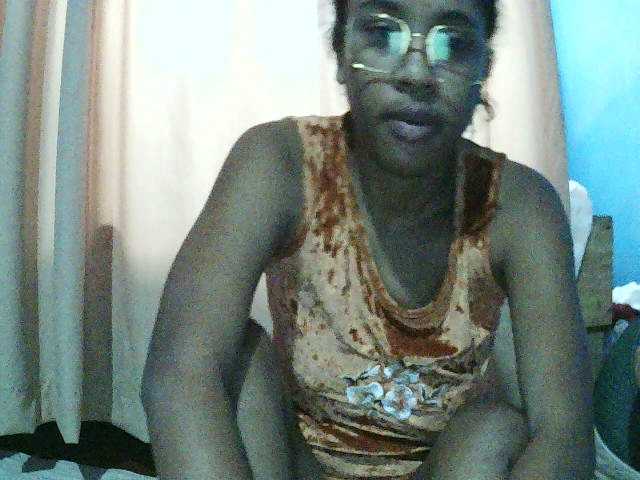 TriciaBella's BongaCams show and profile