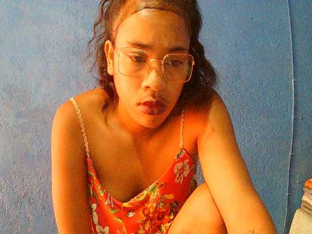 TriciaBella's BongaCams show and profile