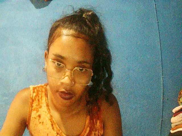 TriciaBella's BongaCams show and profile