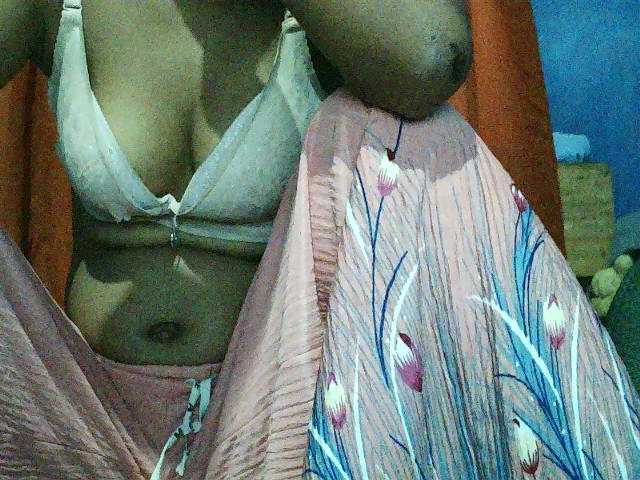 TriciaBella's BongaCams show and profile