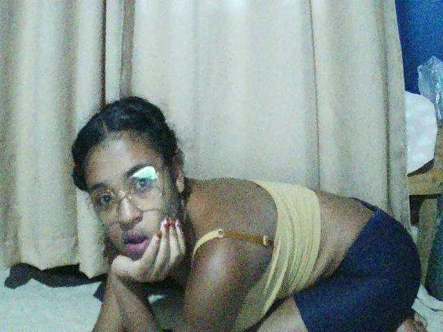 TriciaBella's BongaCams show and profile