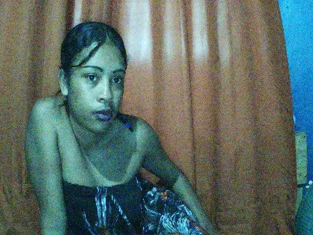 TriciaBella's BongaCams show and profile