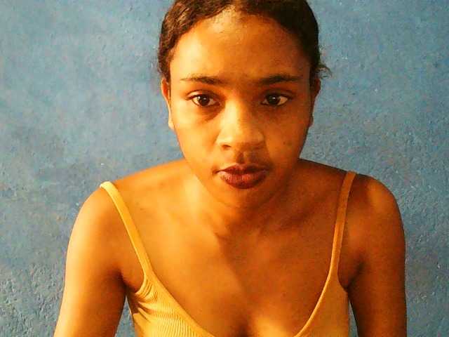 TriciaBella's BongaCams show and profile