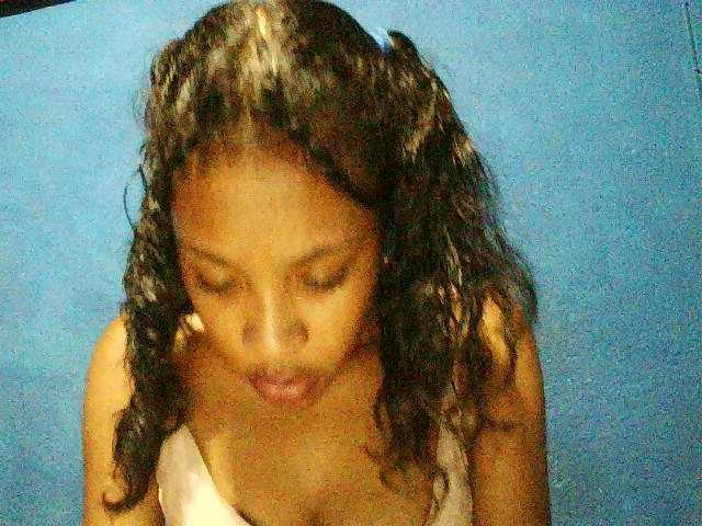 TriciaBella's BongaCams show and profile