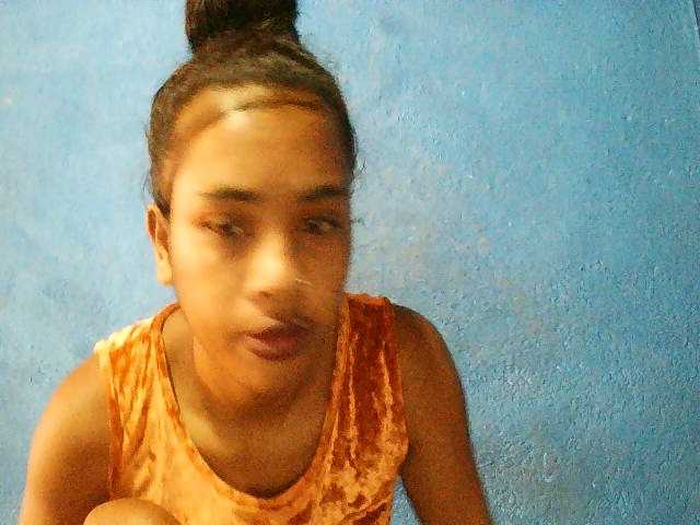 TriciaBella's BongaCams show and profile