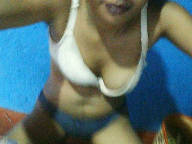 TriciaBella's BongaCams show and profile