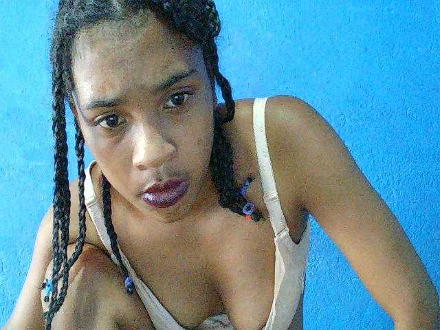 TriciaBella's BongaCams show and profile