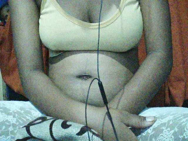 TriciaBella's BongaCams show and profile