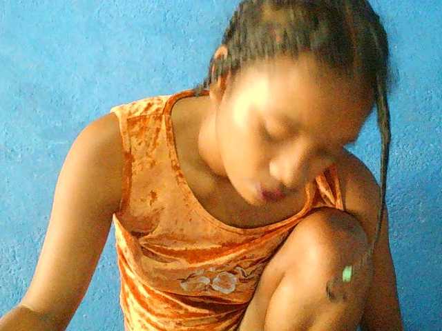 TriciaBella's BongaCams show and profile